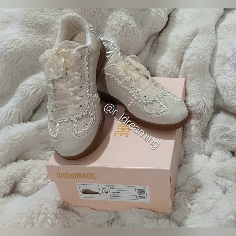 NIB Cushionaire Belinda Casual Sneakers Size 6.5W In Ivory W/ Extra Plain Laces - Picture 5 of 12
